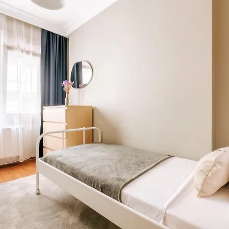 Stylish Retreat W Balcony 2 Min To Bagdat Ave Apartment *