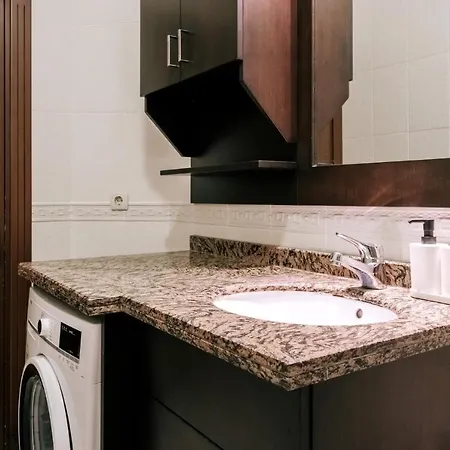 Apartamento Stylish Retreat W Balcony 2 Min To Bagdat Ave