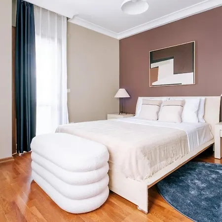 Stylish Retreat W Balcony 2 Min To Bagdat Ave Apartment